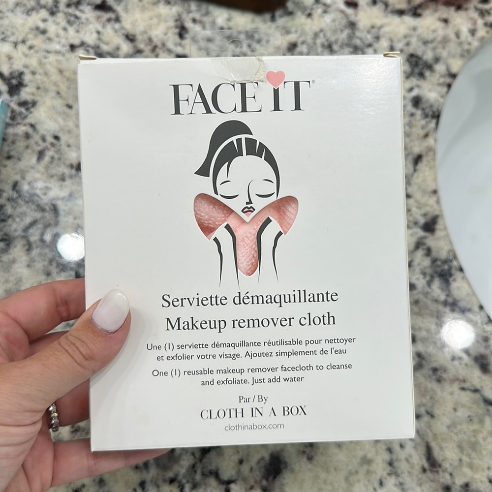 Face It makeup remover cloth